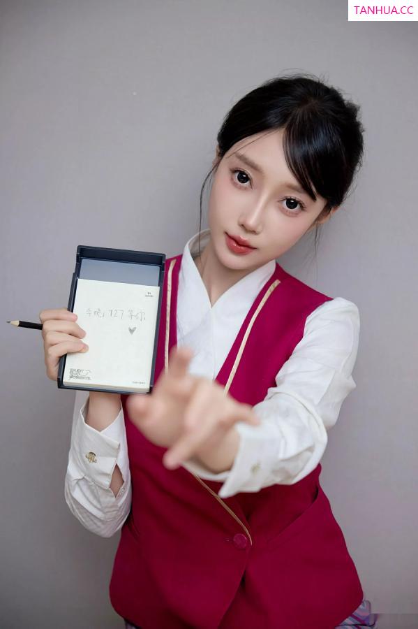 玥儿玥  [XiuRen]高清写真图 2025.08.04 No.10620 玥儿玥er 性感空姐第18张图片